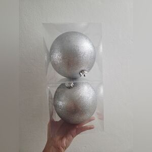 Set Of 2 Silver Large Ornament +1 Free